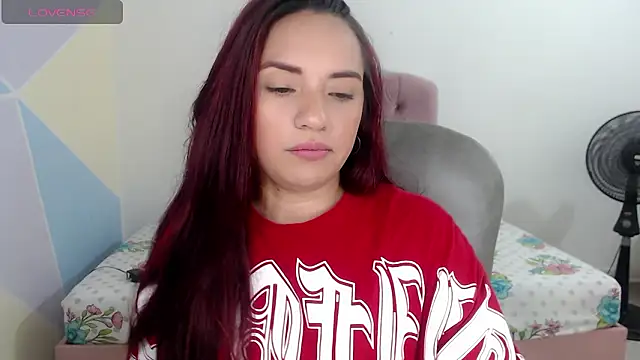 Snapshot of nicoll_crazzy chatting on 02/02/26, 02:05 nicoll crazzy online show from 02/02/26, 02:05