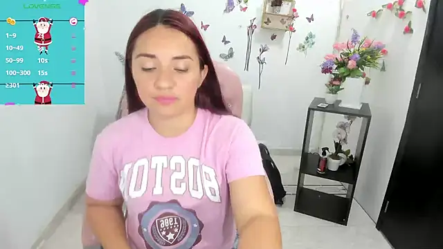 Snapshot of nicoll_crazzy chatting on 12/16/25, 02:43 nicoll crazzy online show from 12/16/25, 02:43