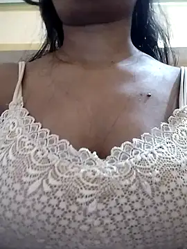 Shivani Tivari online show from 10/18/25, 07:27