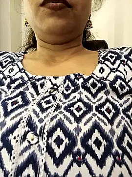 Snapshot of Sneha_gril chatting on 03/19/25, 01:07 Sneha gril online show from 03/19/25, 01:07