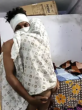 Snapshot of hot_wife_35 chatting on 11/19/25, 02:33 hot wife 35 online show from 11/19/25, 02:33