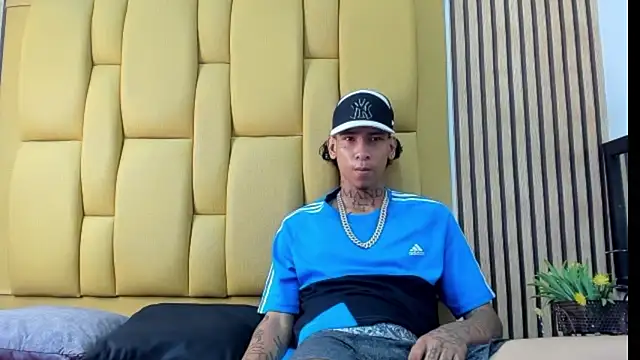 Snapshot of mikeegun chatting on 01/20/25, 11:24 mikeegun online show from 01/20/25, 11:24