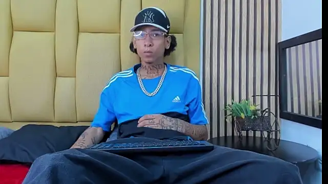 Snapshot of mikeegun chatting on 01/23/25, 11:26 mikeegun online show from 01/23/25, 11:26