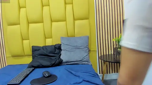 Snapshot of mikeegun chatting on 03/03/25, 12:28 mikeegun online show from 03/03/25, 12:28