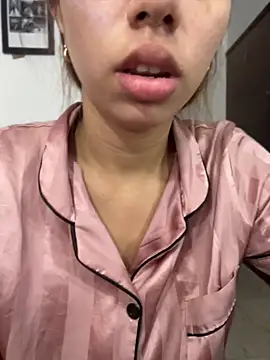 Aaliyah Salma online show from 05/17/26, 03:45