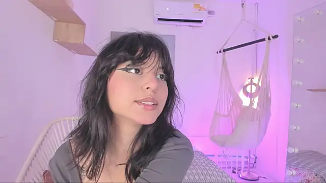 Snapshot of tamara_aluna chatting on 03/13/25, 12:13 tamara aluna online show from 03/13/25, 12:13