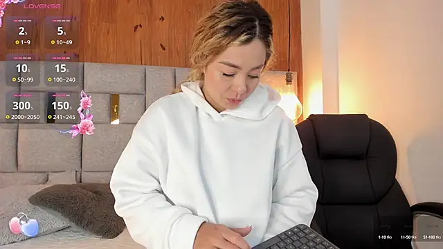 Saori newman online show from 09/19/25, 11:36