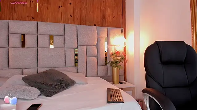 Saori newman online show from 10/21/25, 12:04