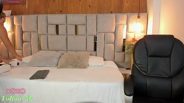 Saori newman online show from 03/12/25, 11:43