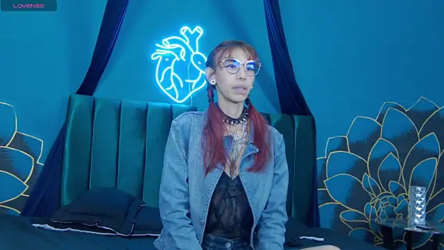 Snapshot of Lunamistyc chatting on 11/27/25, 07:58 Lunamistyc online show from 11/27/25, 07:58