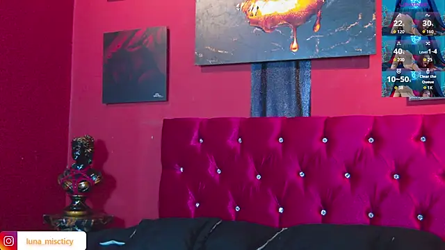 Snapshot of Lunamistyc chatting on 11/12/25, 07:40 Lunamistyc online show from 11/12/25, 07:40