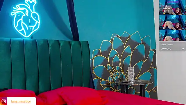 Snapshot of Lunamistyc chatting on 10/21/25, 08:19 Lunamistyc online show from 10/21/25, 08:19