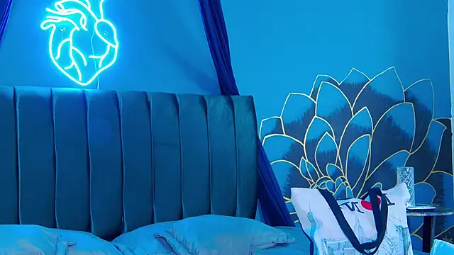 Snapshot of Lunamistyc chatting on 10/31/25, 07:32 Lunamistyc online show from 10/31/25, 07:32