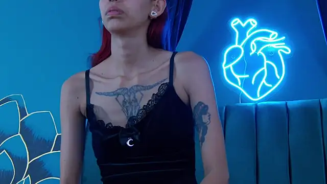 Snapshot of Lunamistyc chatting on 10/25/25, 07:47 Lunamistyc online show from 10/25/25, 07:47