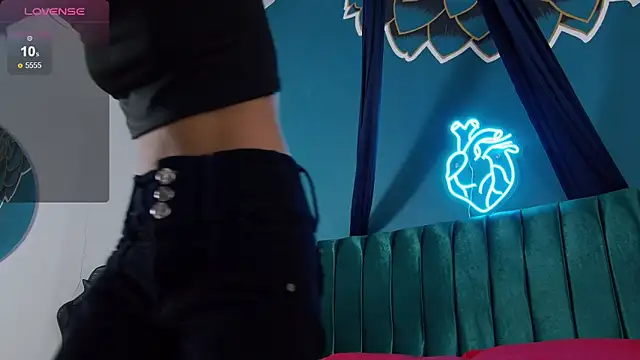 Snapshot of Lunamistyc chatting on 10/24/25, 07:35 Lunamistyc online show from 10/24/25, 07:35