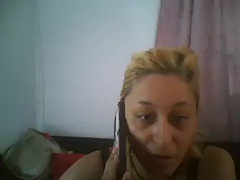 ariana crazzy online show from 02/11/26, 03:45