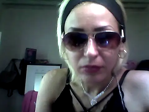 ariana crazzy online show from 02/14/25, 03:26