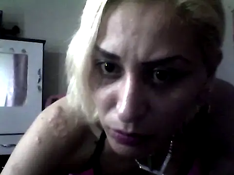 ariana crazzy online show from 02/16/25, 03:37
