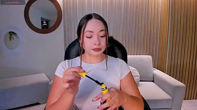 AlinaKravitz online show from 04/15/26, 07:18