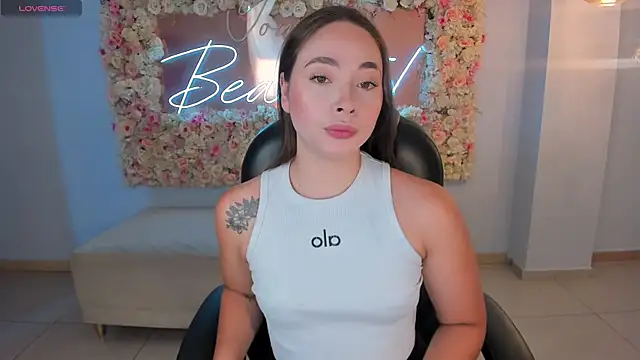 AlinaKravitz online show from 04/14/26, 06:24