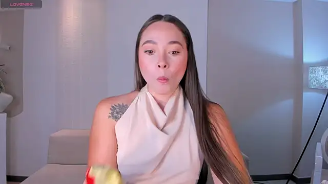 AlinaKravitz online show from 04/12/26, 03:48