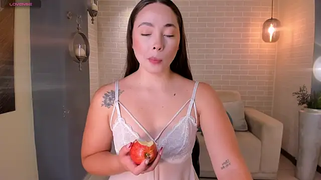 AlinaKravitz online show from 04/08/26, 07:37