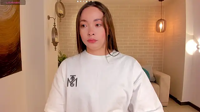 AlinaKravitz online show from 04/18/26, 12:18