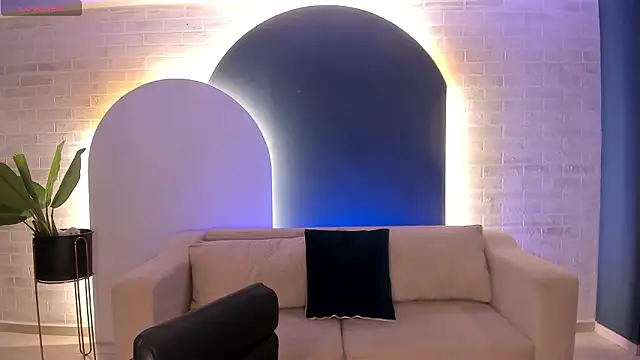 AlinaKravitz online show from 02/09/26, 12:14