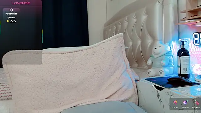 lunalovedoll  online show from 06/03/26, 06:45