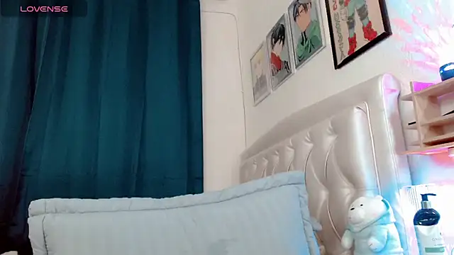 lunalovedoll  online show from 04/18/26, 06:21