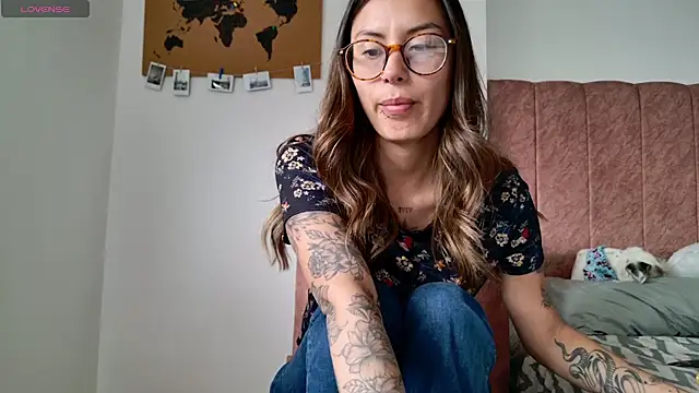 Emmy petit online show from 04/08/26, 06:09