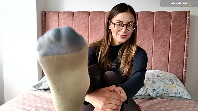 Emmy petit online show from 12/04/25, 06:07