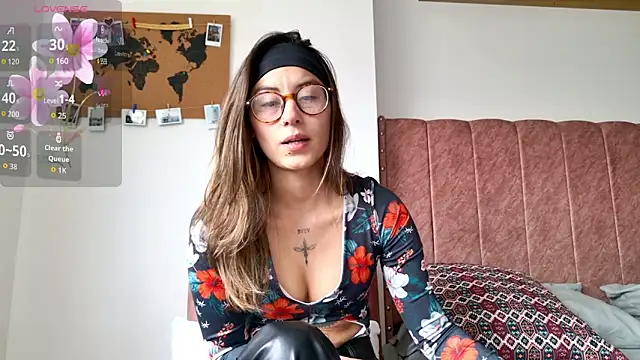 Emmy petit online show from 02/05/26, 05:42