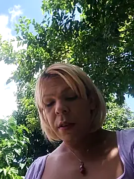 blondebitchlitle online show from 10/24/25, 04:50