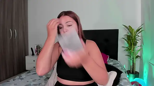 LaylaJewel online show from 02/17/25, 04:06