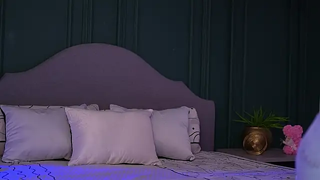 ArwenMuse online show from 10/24/25, 09:25