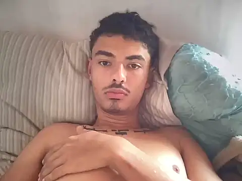 Snapshot of Ale_good chatting on 11/24/25, 03:56 Ale good online show from 11/24/25, 03:56