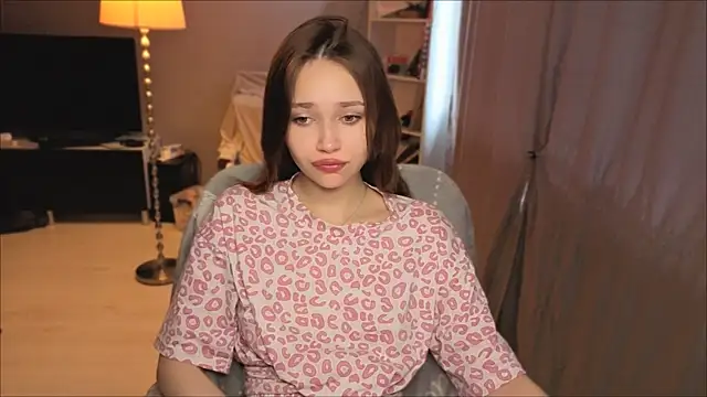 SweetLinaa online show from 05/19/26, 09:27