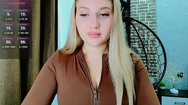 Snapshot of Evacadooo chatting on 09/18/25, 02:47 Evacadooo online show from 09/18/25, 02:47