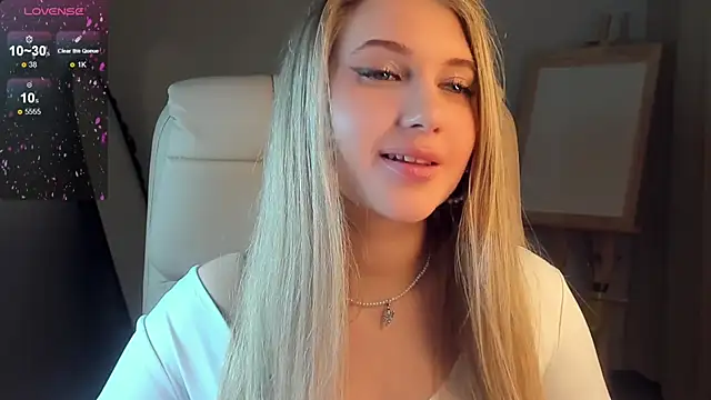 Snapshot of Evacadooo chatting on 01/15/25, 05:29 Evacadooo online show from 01/15/25, 05:29