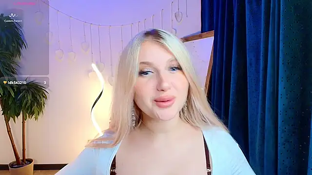 Snapshot of Evacadooo chatting on 02/10/26, 02:32 Evacadooo online show from 02/10/26, 02:32