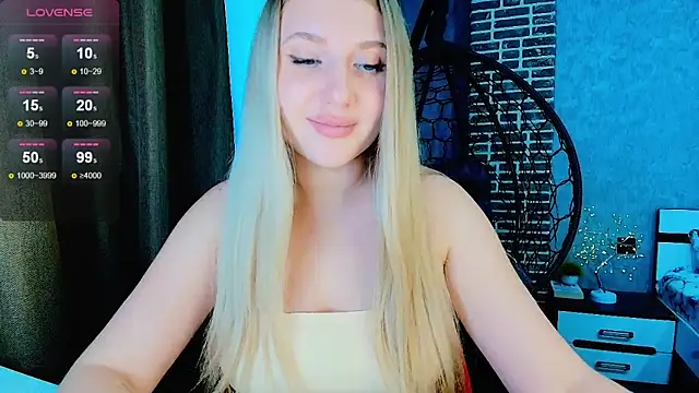 Snapshot of Evacadooo chatting on 09/28/25, 05:58 Evacadooo online show from 09/28/25, 05:58
