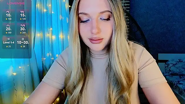 Snapshot of Evacadooo chatting on 10/10/25, 04:46 Evacadooo online show from 10/10/25, 04:46