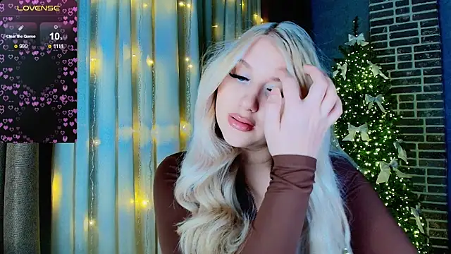 Snapshot of Evacadooo chatting on 12/20/25, 10:29 Evacadooo online show from 12/20/25, 10:29