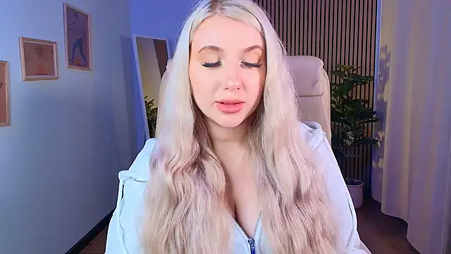 Evacadooo online show from 05/12/26, 02:41