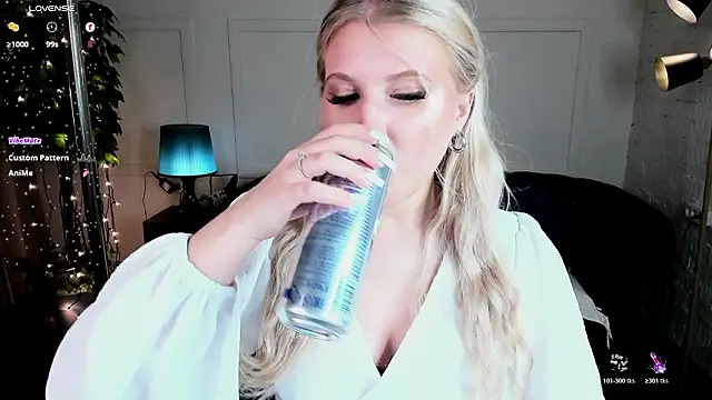 Evacadooo online show from 03/12/26, 02:39