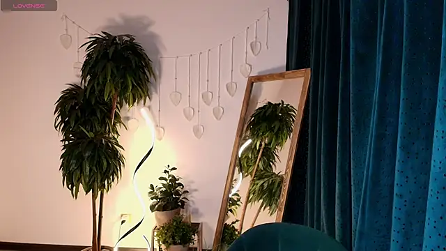 Evacadooo online show from 04/16/26, 02:34