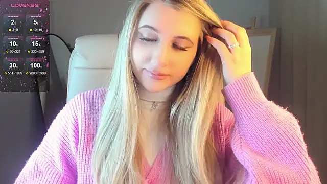 Snapshot of Evacadooo chatting on 01/11/25, 02:41 Evacadooo online show from 01/11/25, 02:41
