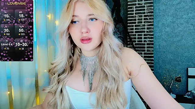 Evacadooo online show from 12/04/25, 04:22