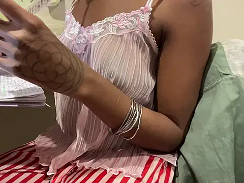 iveedie017 online show from 11/06/25, 11:53